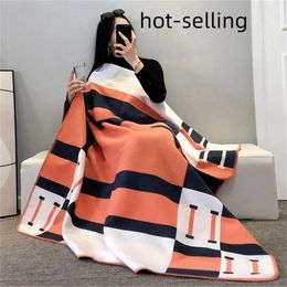 Womens Designer Beach Towel Cashmere Shawl 140*175cm Blankets Luxury Letter Home Travel Throw Summer Air Conditioner Soft Decked Out Comfortale Do Not Fade Baby
