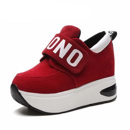 Platform Outdoor Shoes Hidden Heel Breathable Thick Sole Slip on CreepersWedge Increase Vulcanized Black Red Casual Basket 240401