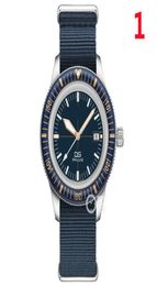 High Quality 2021 Fashion Sports Young Men Top Brand luxury watches Threepin quartz watch Display Calendar with minimalist style 5113266