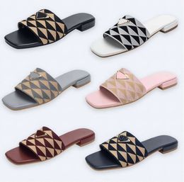 Designer Embroidered Fabric Slides Slippers Metallic Slide Sandals Embroidery Mules Women Low Heel Flip Flops Casual P Sandal Summer Chunky Heels Rubber Sole S646