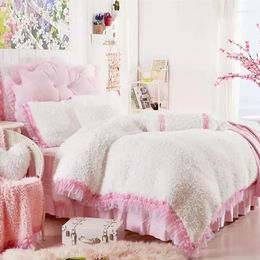 Bedding Sets Cashmere Princess Style White PINK Wedding Home 4pcs Set King Size Soft Warm Winter CoralFleece DuvetCover Bedkirt