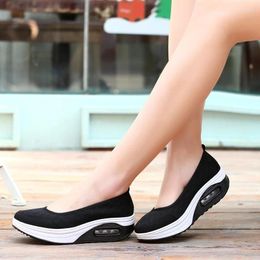 Walking Shoes 2024 Summer Shake Fashion Women's Casual Sports Mom's Thick Sole Cake Single