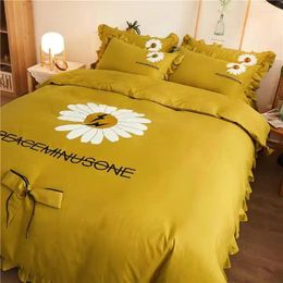 Bedding Sets Luxury Duvet Cover 4PCS Comfortable Bed White Daisy Printing Simple Solid Colour Set King