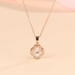 Pendant Necklaces Rose Gold Beating Heart Korean Edition Simple and Dynamic Clover Necklace Lucky Grass Main Stone Dancing Pendant Necklace