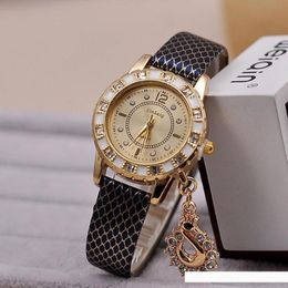 Fashion Lady Dress Diamond Watches Luxury Pendant Wristwatches Women Leather watch Crystal hours gold Wristwatch8126731