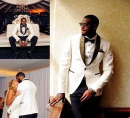 Handsome White Wedding Tuxedos Slim Fit Gold Pattern Laple Suits For Men Cheap One Button Groom Suit Only The Jacket And Handkerch9828623
