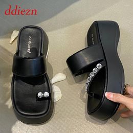 Slippers Women Platform Round Toe Female Shoes Outdoor Footwear Sandals 2024 Rhinestone Flip Flops Ladies Summer Slides