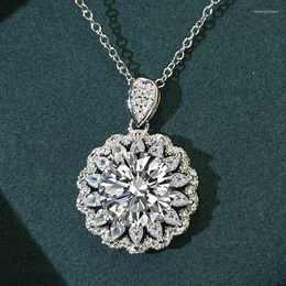 Pendant Necklaces Classic Selling Women's Fashion Luxury Necklace Elegant High End Wedding Girl Party Gift