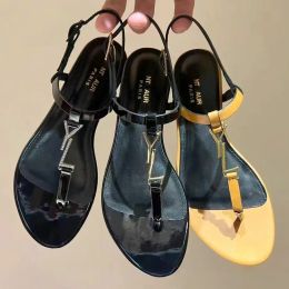 Cassandra sandals Slippista Slide oro chiaro Sliders vera cursori in pelle flat tacco piatto scarpone casual da donna estate uomini sexy mulo designer di lusso loafer sandale regalo