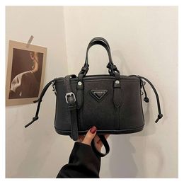 Shops Export Designer Crossbody Bags 2024 New Versatile Handheld One Shoulder Crossbody Bag with Western Style Drawstring Fashion Vegetable Basket