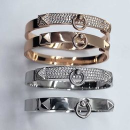 H bracelet Wind inlaid diamond full diamond pagoda pyramid bracelet with willow nail cownose ring full sky star bracelet design with a sense of luxury