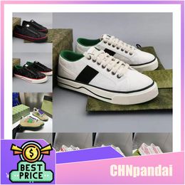 Designer Casual Shoes Bee Ace Sneakers Low Womens Shoe Sports Trainers Embroidered Black White Green Stripes walking Mens Women classic green designer size36-45