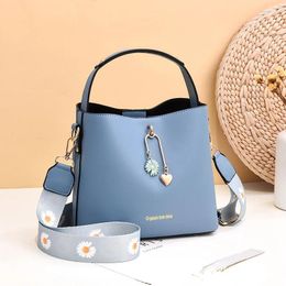 Shoulder Bags High-quality Trendy All-match Female Handbag 2024 Autumn Style Wide Strap One Messenger Bucket Bag