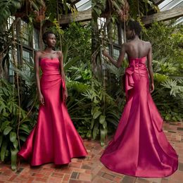 Elegant Long Fuchsia Sweetheart Satin Evening Dresses With Ruffles sjöjungfru ärmlöst Sweep Train Pleated Zipper Back Prom Dresses for Women