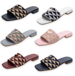 Designer Embroidered Fabric Slides Slippers Metallic Slide Sandals Embroidery Mules Women Low Heel Flip Flops Casual P Sandal Summer Chunky Heels Rubber Sole S4611