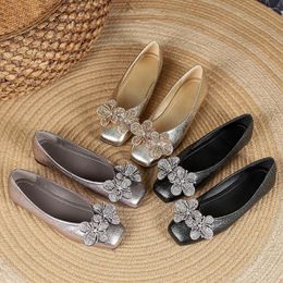 Casual Shoes Crystal Flower Appliques Flat Woman Soft Bottom Gold Leather Moccasins Women Rhinestone Floral Ballet Flats Big Size 43