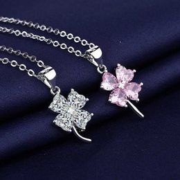 Pendant Necklaces 925 Silver Plated Clover Necklace Womens Full Diamond Heart Leaf Petals Lucky Grass Flower Pendant Clavicle Chain Item
