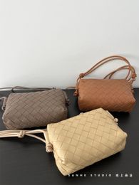 Small square bag, new woven bag, popular women's bag in Europe and America, fashionable and versatile crossbody bag