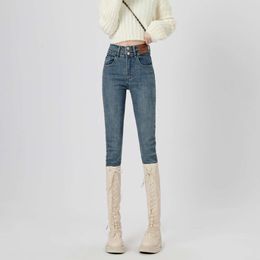 Täta jeans för kvinnor på våren och hösten 2024 Ny elastisk bantning och mångsidig små pennbyxor med små ben