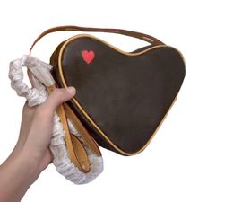 Women Designer Shoulder Bags Love Ladies Crossbody Bag Fashion Heart Shaped Bag Brown Flower Luxury Handbags Leather Wallet Designers Purses