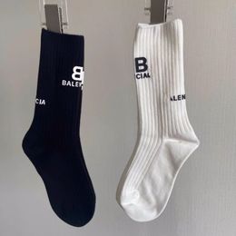 Männer- und Frauen mittenlange Socken Unisex Frühling/Sommer vier Seasons Brief Einfacher Modetrend Sport komfortable Socken