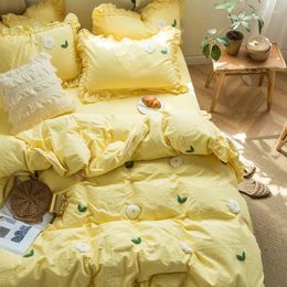 Bedding Sets Washed Cotton Bed Four-Piece Little Daisy Towel Embroidery Quilt Cover Solid Colour Sheet