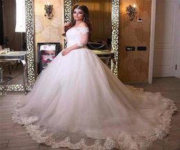 Off the Shoulder Saudi Arabia Winter Wedding Dresses Dubai Arabic Applique Lace Plus Size Bridal Gown vestido de casamento de rend6131414