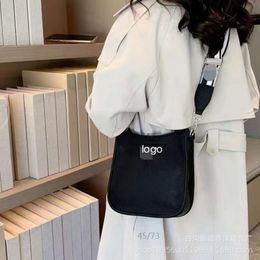 Shops Export Designer Crossbody Bags 2024 New Simple Womens Bag Korean Edition Temperament Shoulder Fashion Casual Versatile High Grade Crossbody