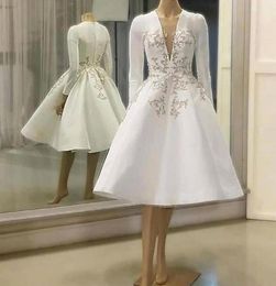 Royalty White Vintage Long Sleeve Prom Cocktail Dresses A Line Gold Appliques Deep V Neck Short Bridal Dress Evening Party Gowns B5456900