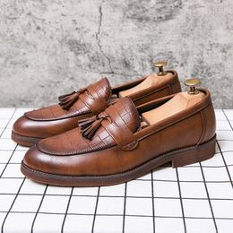 Casual Shoes 2024 Leather Men Loafers Luxury Band Slip On Male Dress Leisure Style Big Size 38-47 Good Wear-resistant Sole
