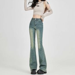 Hög midja jeans för kvinnor tidigt hösten 2024 Ny smal passform och minimalistisk kryddig tjej mångsidig blossade byxor
