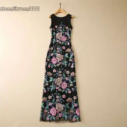 American European And Women's Clothes 2024 Summer New Round Neck Sleeveless Fashion Heavy Industry Flower Embroidery Dress