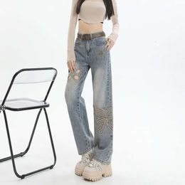 Estilo americano Jeans de design angustiado Spring Womens Spring 2024 Novo bordado de borboleta Boretim com cintura alta calças de perna reta