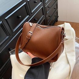 Totes Simple PU Shoulder Bag In Autumn Winter Fashion Pleated Stripe Design Bucket Leisure Square Messenger