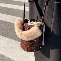 Shoulder Bags Autumn/winter -selling Bag 2024 Female Ins Niche Messenger High Fashion Rivet Bucket Handbag