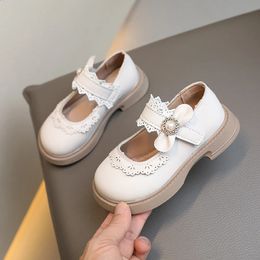 Mädchen Perlen Freizeitschuhe Babykinder weicher Sockel Prinzessin Schuhe Little schöne Herz Performance Schuhe mit Spitze 240326