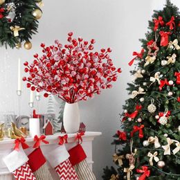 Decorative Flowers 30Pcs Artificial Fruit Snow Frosted Red Berry Stems Realistic Vibrant Color Christmas Tree Decorations DIY Crafts Wedding