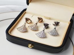 brand luxury skirt designer earrings stud for women 18K gold love heart pink shining crystal diamond pendant clovers earring earin3071189