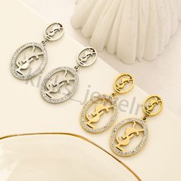Ohrringe Designerin für Frauen Titanium Stahl Ohrringe 18K Gold Luxury Classic Hochzeitsfeier täglich Kleidung