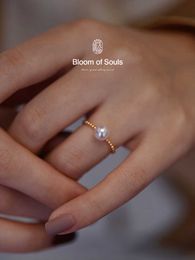 Dzwonienie światło naturalny pierścień z perłową słodką wodą s925 czyste srebrna fasolka światła luksusowa kobietę