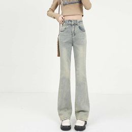 Jeans kvinnor under våren 2024 Nya tvättade och oroliga mjuka denim smala ben hög synlighet mikro blossade byxor elastiska blossade byxor