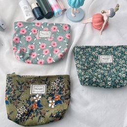 Storage Bags Corduroy Bag Retro Flower Print Cosmetic Women Girls Travel Makeup Portable Toiletry Organizer Supplies