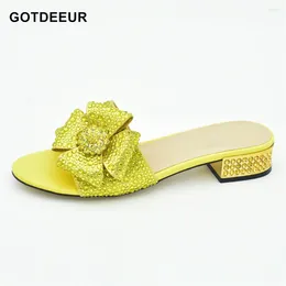 Dress Shoes Arrival Luxury Women Designers African Decorated With Rhinestone Italian Womens Heels Slip On Pumps