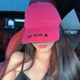 Designer hat for women Luxury letters solid color baseball cap Simple fashion high-quality baseball cap Outdoor casual hats Four seasons can wear a variety of colors