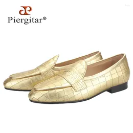 Casual Shoes Piergitar Imported Gold Colour Crocodile Embossed Leather Men Penny Loafers For Fashion Show Handmade Slip-On Smoking Slippers