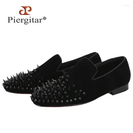 Casual Shoes Piergitar 2024 Handmade Spikes Black Velvet Men's Loafers Italian Design Slip-On Red Colour Bottom Smoking Slippers Plus Size