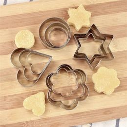 5pcs/set Geometric Star Heart Flower Biscuit Cutter Stainless Steel Egg Mould Cookie Stamp DIY Mould Fondant Cake Decorating Tool