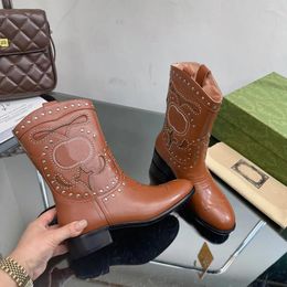 Двойные шпильки дизайнер ботинок женщин Knight Boots Роскошная кожаная платформа Высококачественная подлинная кожаная ковбойская сапоги размером 35-41