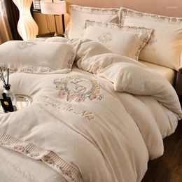 Bedding Sets High-end Class A Milk Velvet Bedspread Four-piece Set Winter Coral Thickened Warm Quilt Cover Flannel