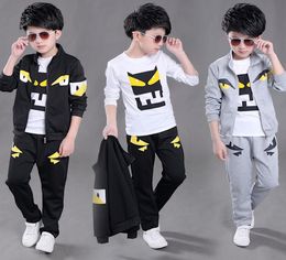 2019 Frühling 3pcs Kinderkleidung Big Boys Jacket Copfel Hosen Tracksanzug Kinder Sport Sport Außenbekleidung Langarm Tshirt Tops Trous7612503